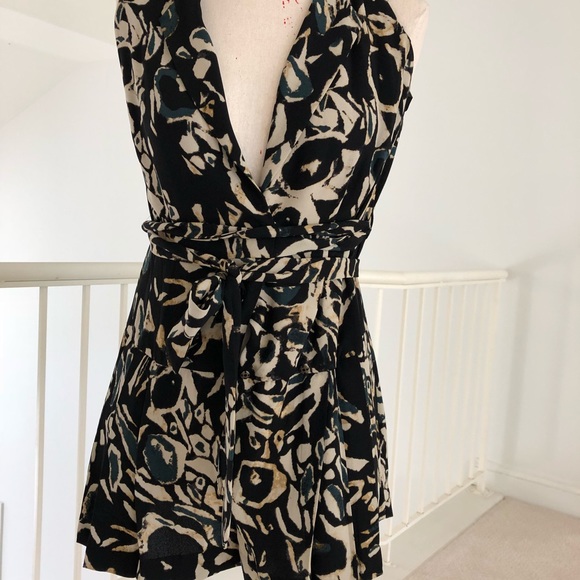 ‼️Sold ‼️Cute printed halter romper - Picture 5 of 8